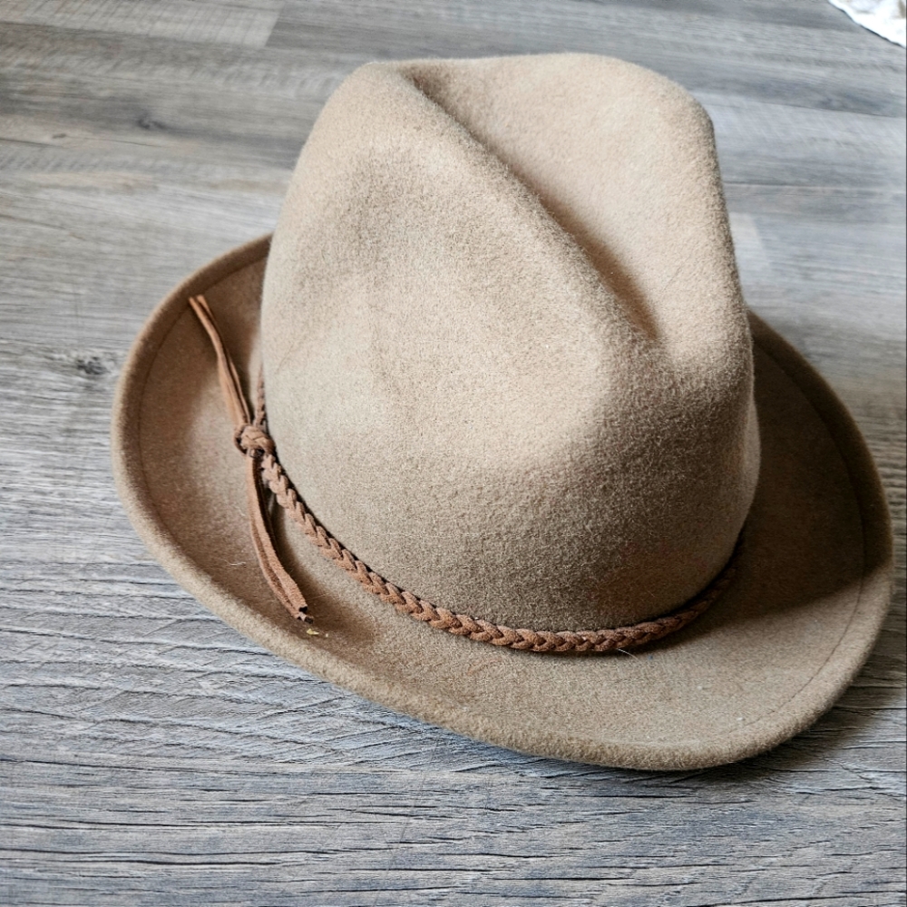 Tan felt hat